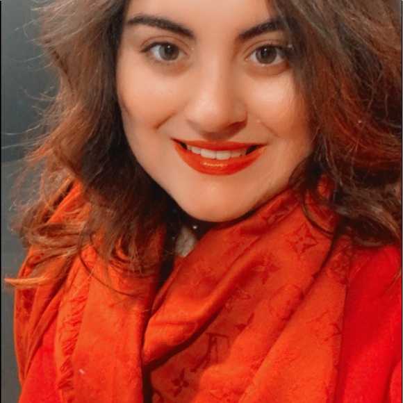 Meet your Posher, Naila - Picture 2 of 4